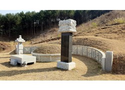 능성구씨종중 병풍석 및 평장형 묘역조성